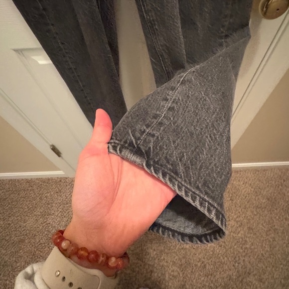 WOMENS AE BLACK WASHED BAGGY MOM JEANS SIZE 2 SHORT - Picture 4 of 16